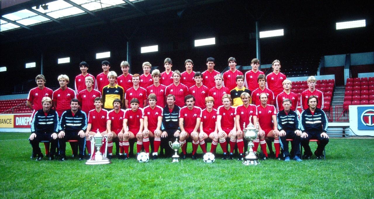 1982-83 first team squad with trophies